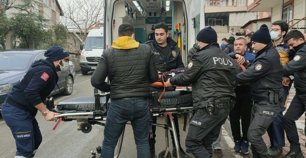 Balkondan Düşen Yaşlı Adam Hastaneye Kaldırıldı