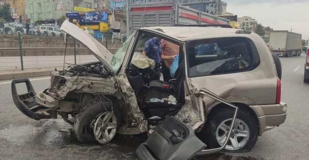 Bariyere Çarpan Cipin Sürücüsü Yaralandı