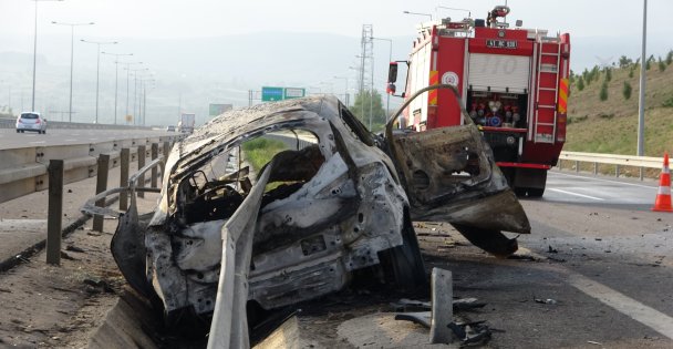 Bariyerin Önünden Girip Arkasından Çıktığı Otomobil Alev Aldı: 2 Ölü, 1 Yaralı