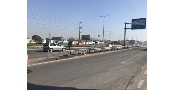 Bariyerlere Çarpan Otomobil Sürücüsü Yaşamını Yitirdi