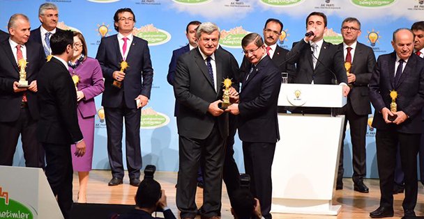 Başbakan Ödüllendirdi!
