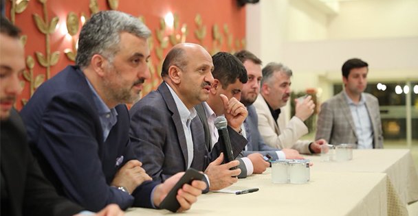 Başbakan Yardımcısı Fikri Işık Gençlerle Buluştu