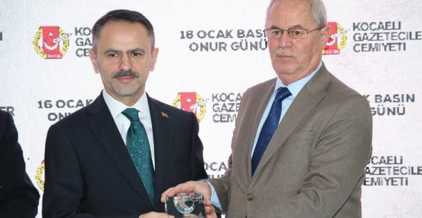 BASIN ONUR ÖDÜLÜMÜZÜ VALİ İLHAMİ AKTAŞ'TAN ALDIM