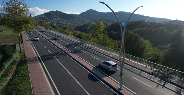 Başiskele Hoca Ahmet Yesevi Caddesi'ne modern görünüm;  Büyükşehir, konforlu ulaşım için işbaşında