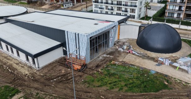 Başiskele'de 15 Temmuz Bilim Merkezi inşaatı hızla yükseliyor