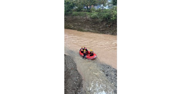Başiskele'de Sel Felaketi: Sulara Kapılan Vatandaş Her Yerde Aranıyor!