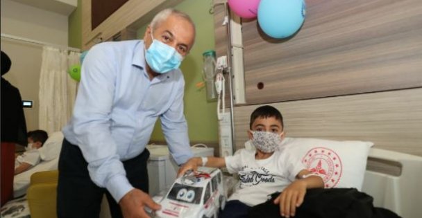 BAŞKAN AMCALARINDAN ÇOCUKLARA MORAL ZİYARETİ