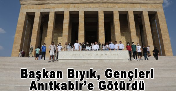Başkan Bıyık, Gençleri Anıtkabir'e Götürdü