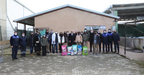 Başkan Bıyık, Liseli Gençlerle Hayvan Barınağını Ziyaret Etti