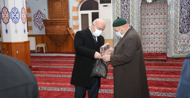 Başkan Bıyık, Sabah Namazında Vatandaşlarla Buluşuyor