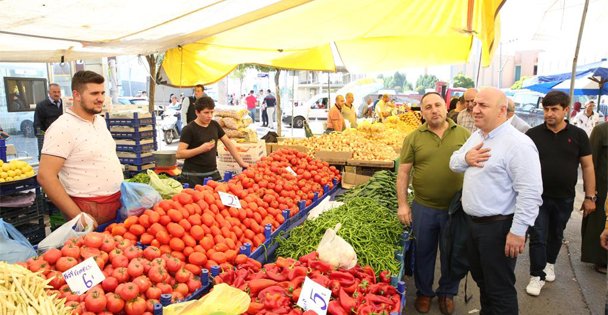 Başkan Bıyık, Salı Pazarı'nı gezdi