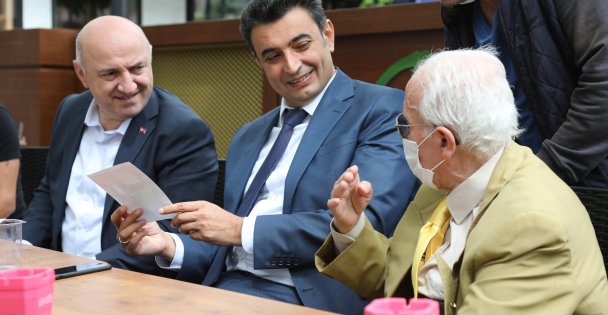 BAŞKAN BIYIK, YENİLENEN ÇINARALTI MEYDANI'NDA ESNAF VE VATANDAŞLA BULUŞTU