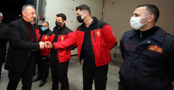 Başkan Büyükakın, 2022'ye Vatandaşlarla Ve Personellerle Girdi