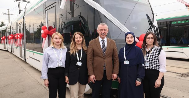 Başkan Büyükakın çağrı yaptı: Vatman olmak isteyen kadınlara kapımız açık