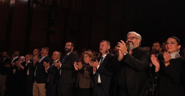 Başkan Büyükakın: Tiyatro salonlarında  buluşacağımız günleri özlemle bekliyorum