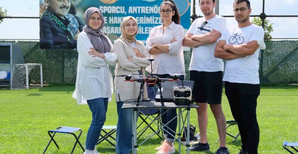 Başkan Büyükakın'dan Teknoloji Yarışındaki Gençlere Tam Destek