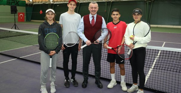 Başkan Büyükakın'dan Tenis Kortları Müjdesi