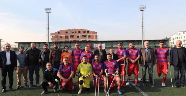 Başkan Büyükgöz Ampüte Futbol Takımını Yalnız Bırakmadı