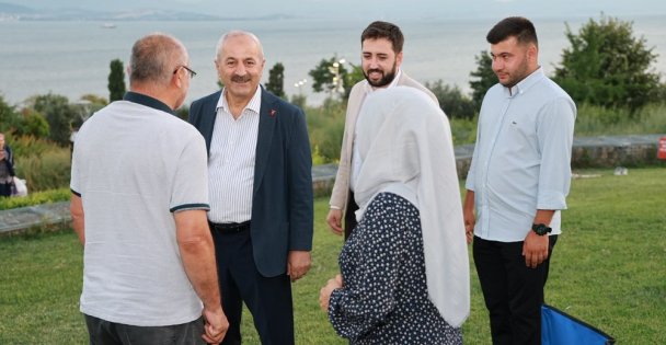 Başkan Büyükgöz, Eskihisar Millet Bahçesi ve Botanik Parkı'nda Vatandaşlarla Bir Araya Geldi