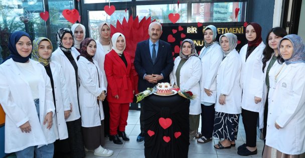 Başkan Büyükgöz, Güzide Kreş'te Öğretmenler Günü'nü Kutladı