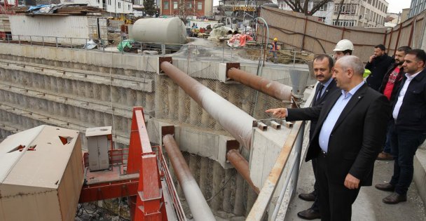 Büyükgöz, Metroda İncelemelerde Bulundu