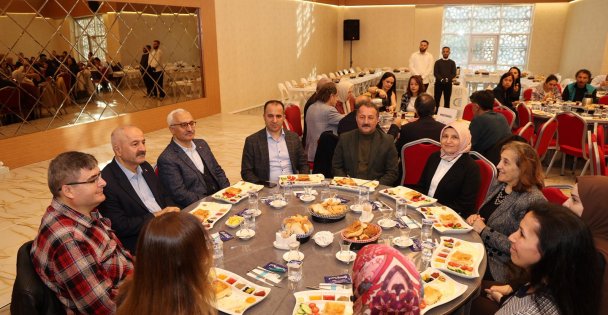 BAŞKAN BÜYÜKGÖZ ÖĞRETMENLERLE BİR ARAYA GELDİ