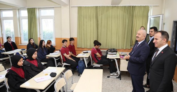 Başkan Büyükgöz Okulları Ziyaret Etti