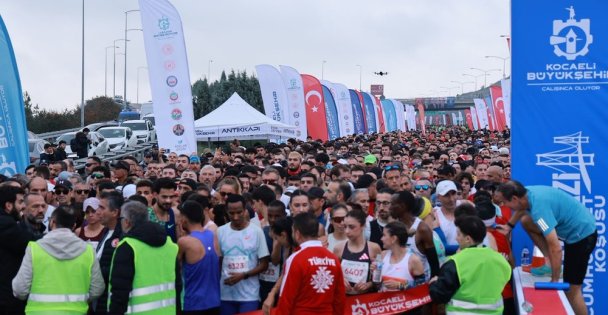 Başkan Büyükgöz, Osmangazi Cumhuriyet Koşusu'nun Başlangıcına Katıldı