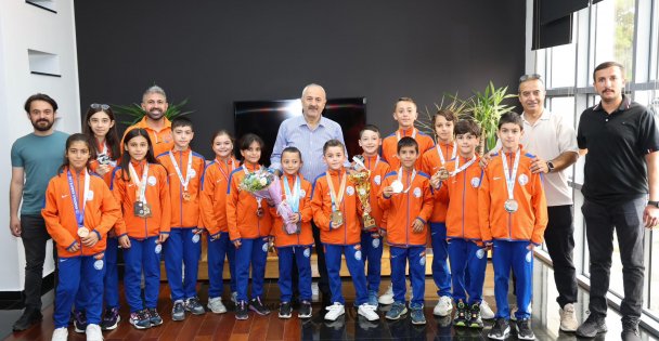 Başkan Büyükgöz Şampiyonları Ağırladı