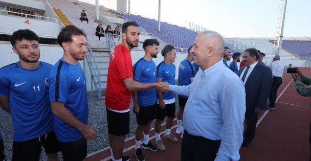 Başkan Büyükgöz ve Protokolden  Mor Menekşe'ye Moral Ziyareti