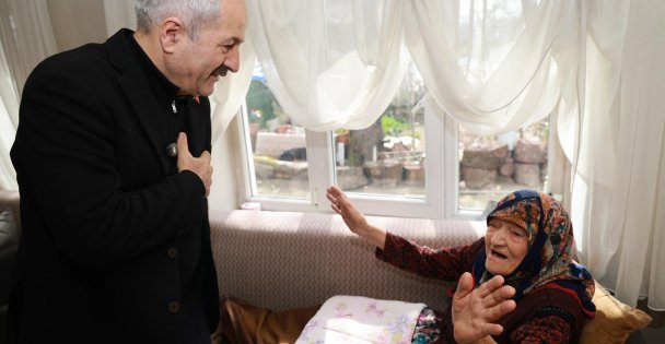 Başkan Büyükgöz'den 100 Yaşındaki Hesna Karaca Teyzeye Ziyaret