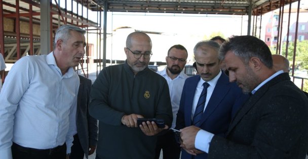 Başkan Çiftçi'den yeni kitap kahve inşaatında inceleme