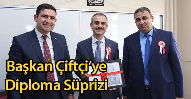 Başkan Çiftçi'ye Diploma Süprizi