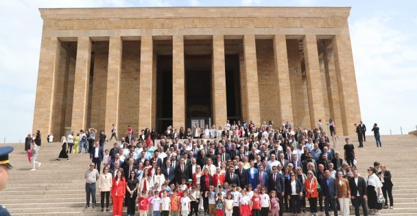 Başkan Hürriyet Anıtkabir'i Ziyaret Etti