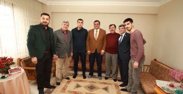 Karaosmanoğlu,Afrin Gazisi Öz'ü ziyaret etti