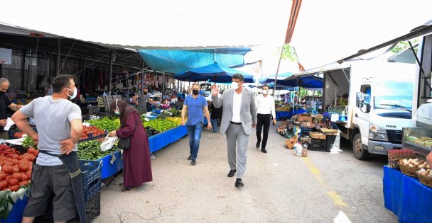 BAŞKAN KOCAMAN PAZARCI ESNAFIYLA GÜZEL GÜNLER YAKINDIR