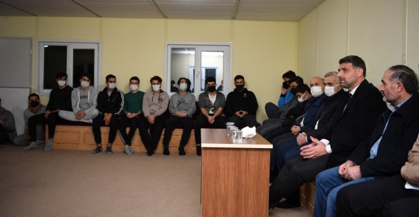 BAŞKAN KOCAMAN'DAN ÖĞRENCİ YURDUNA ZİYARET