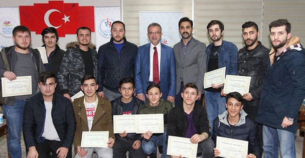 Başkan Köşker gençlerin yanında