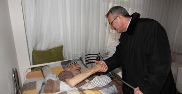 Başkan Köşker hastalara moral verdi