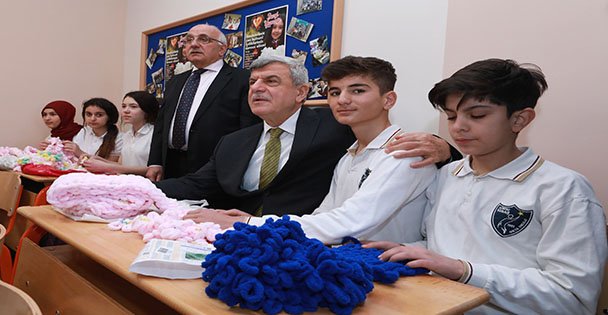 Başkan, miniklere Afrin için teşekkür etti