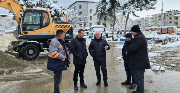 BAŞKAN MUZAFFER BIYIK, GECE BOYUNCA EKİPLERLE BİRLİKTE ÇALIŞMALARIN BAŞINDA YER ALDI