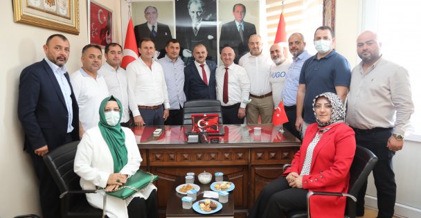 BAŞKAN MUZAFFER BIYIK, MHP İLÇE BAŞKANI'NI TEBRİK ETTİ