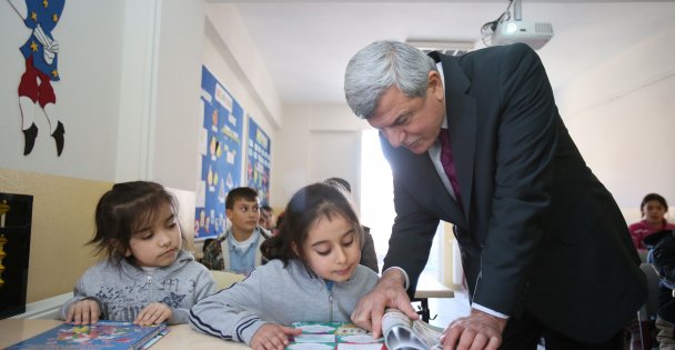 Başkan Öğrencilere Başarılar Diledi