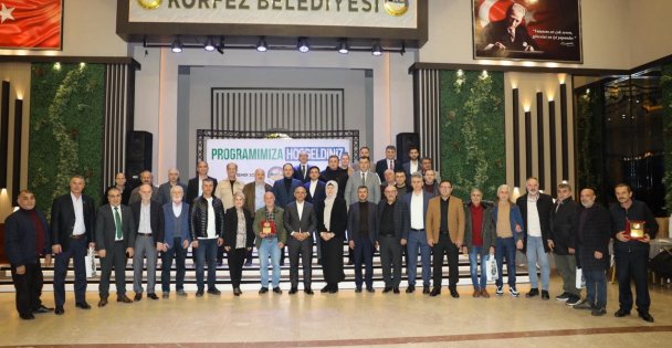 Başkan Söğüt, Emekli Personellere Plaket Takdim Etti