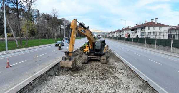Başkan Tahir Büyükakın 1,5 ay önce müjdelemişti;  Kartepe tramvayında ilk kepçe vuruldu