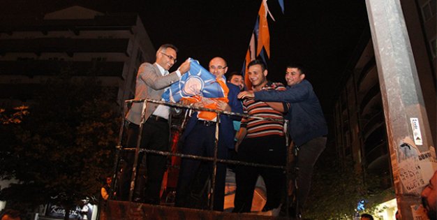 Başkanlar bayrak astı!
