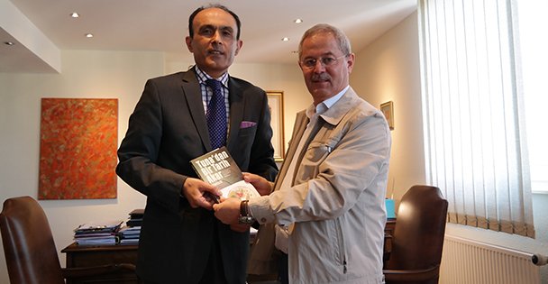 Başkonsolosu ile Devr-i Alem