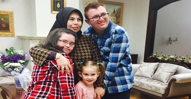 Bayan Güzeloğlu misafirleri ağırladı