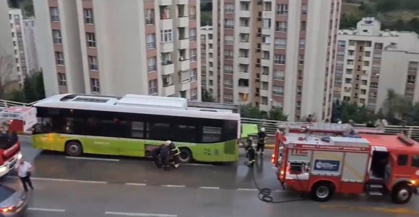 Belediye Otobüsünden Çıkan Dumanlar Korkuttu