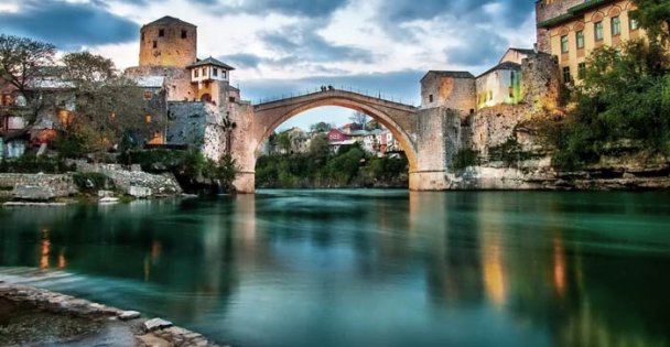Belgesel Tadında Bosna Mostar Köprüsünde Devri Alem